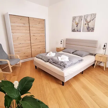 Cozy 2-bedroom Flat In Center * Πράγα