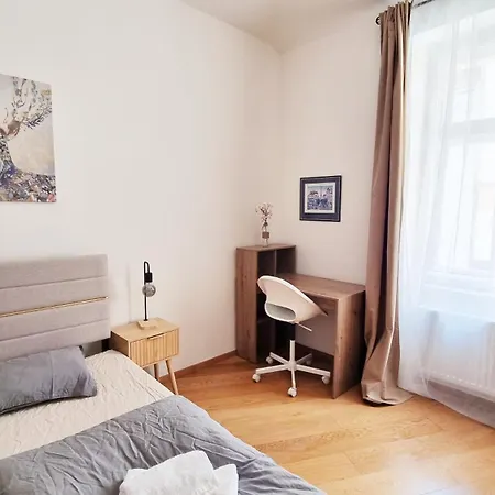 Lejlighed Cozy 2-bedroom Flat In Center