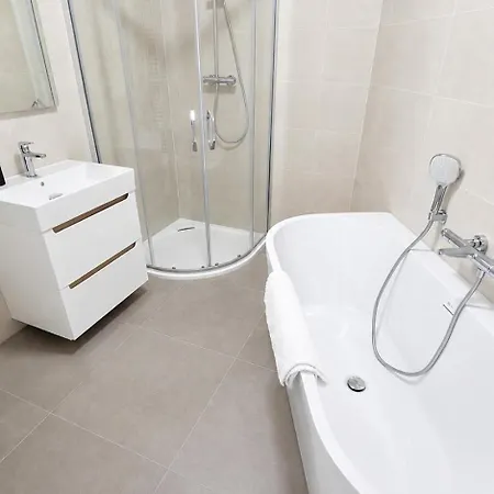Cozy 2-bedroom Flat In Center *