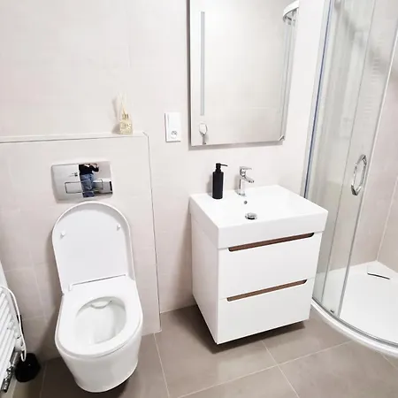 Cozy 2-bedroom Flat In Center *