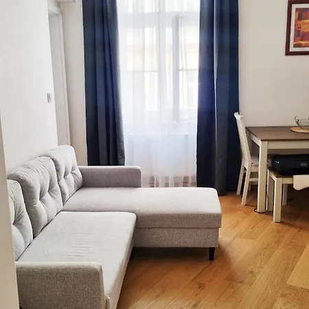 Cozy 2-bedroom Flat In Center *