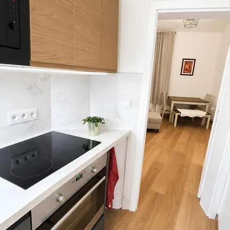 Cozy 2-bedroom Flat In Center